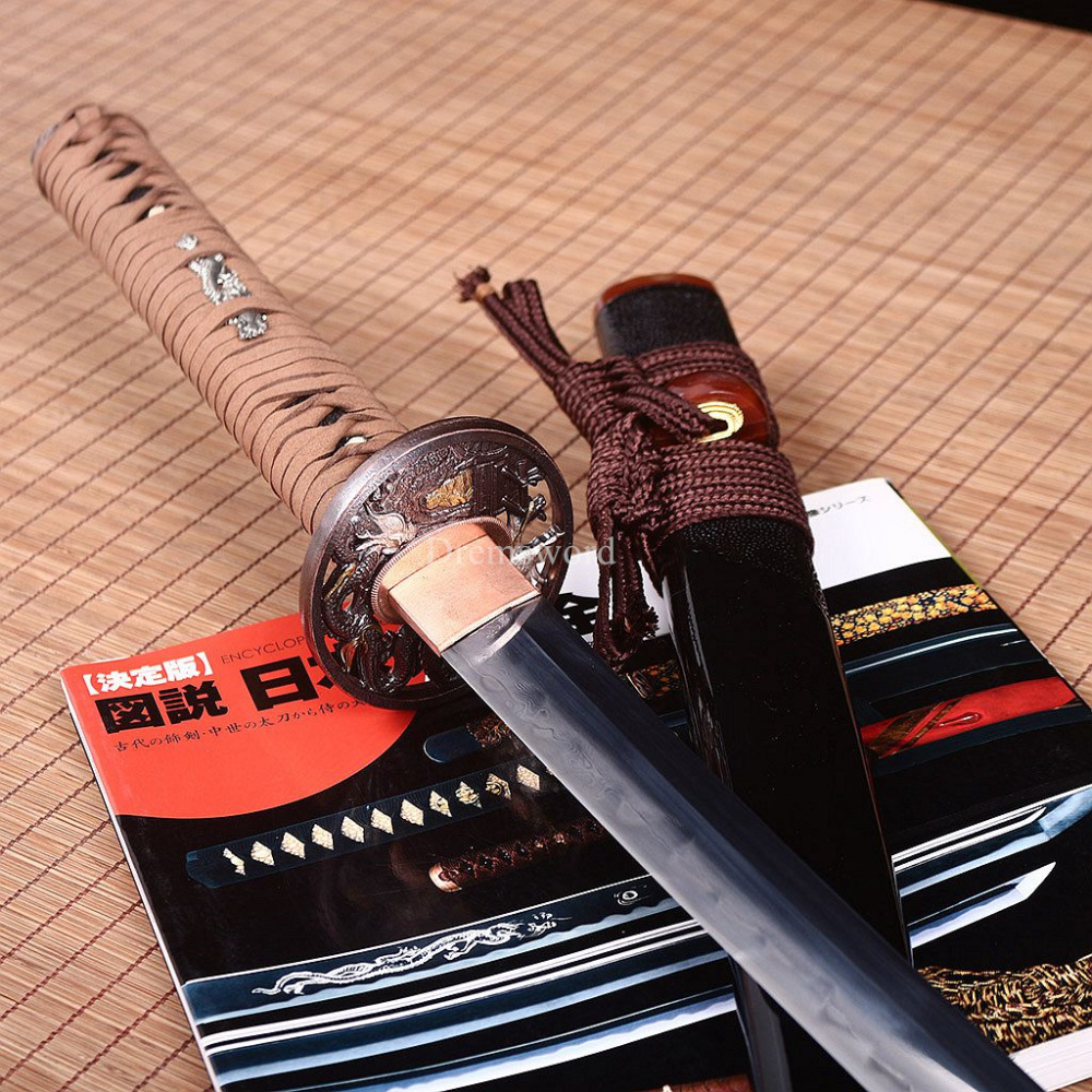 Shihozume ClayTempered Katana Japanese Samurai Sword Hand Polishing Ox Horn Saya Shinogi Zukuri full tang Black.