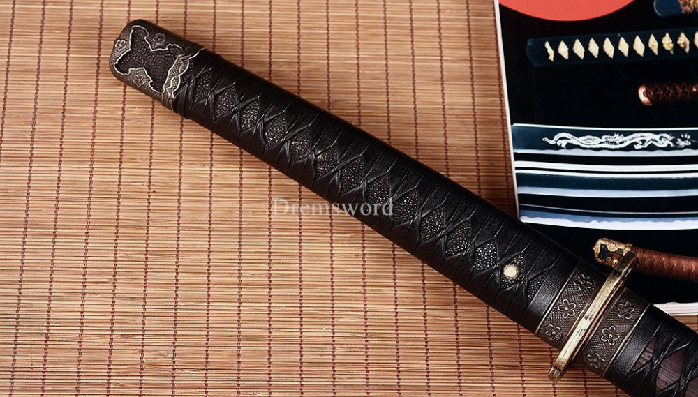 Damascus Folded Steel Clay tempered Tachi Japanese Samurai Katana Battle Sword Shinogi-Zukuri Brown