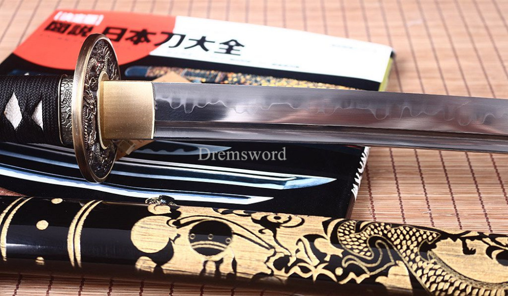 Handmade T10 Steel ClayTempered Katana Japanese Samurai Sword Sharp Battle Ready Shinogi Zukuri Full Tang  Sharp Black.