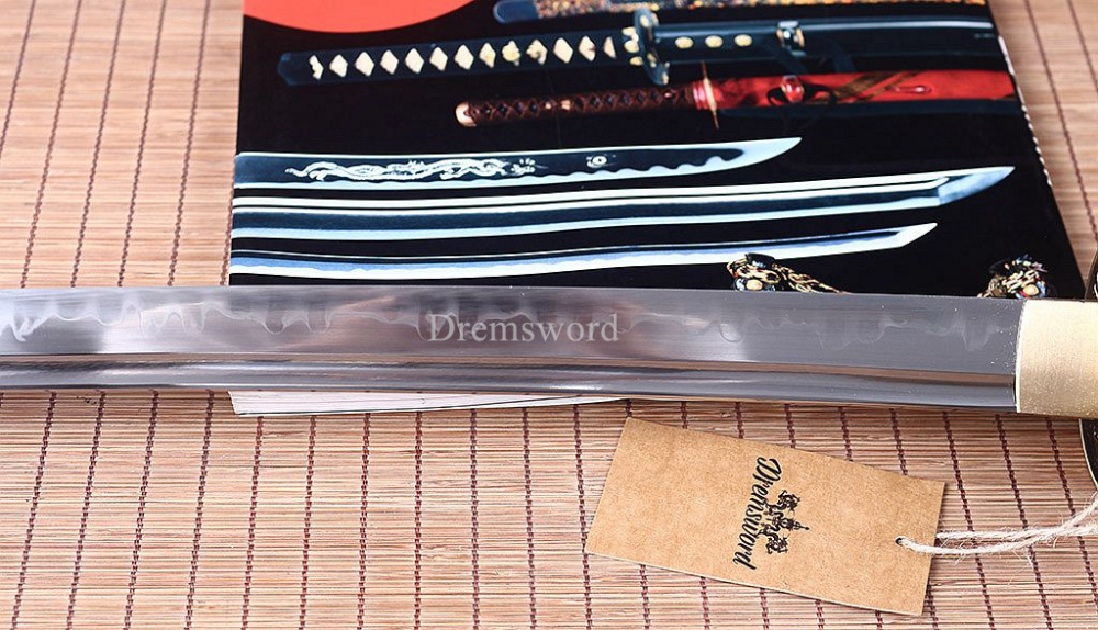 Handmade T10 Steel ClayTempered Katana Japanese Samurai Sword Sharp Battle Ready Shinogi Zukuri Full Tang  Sharp Black.