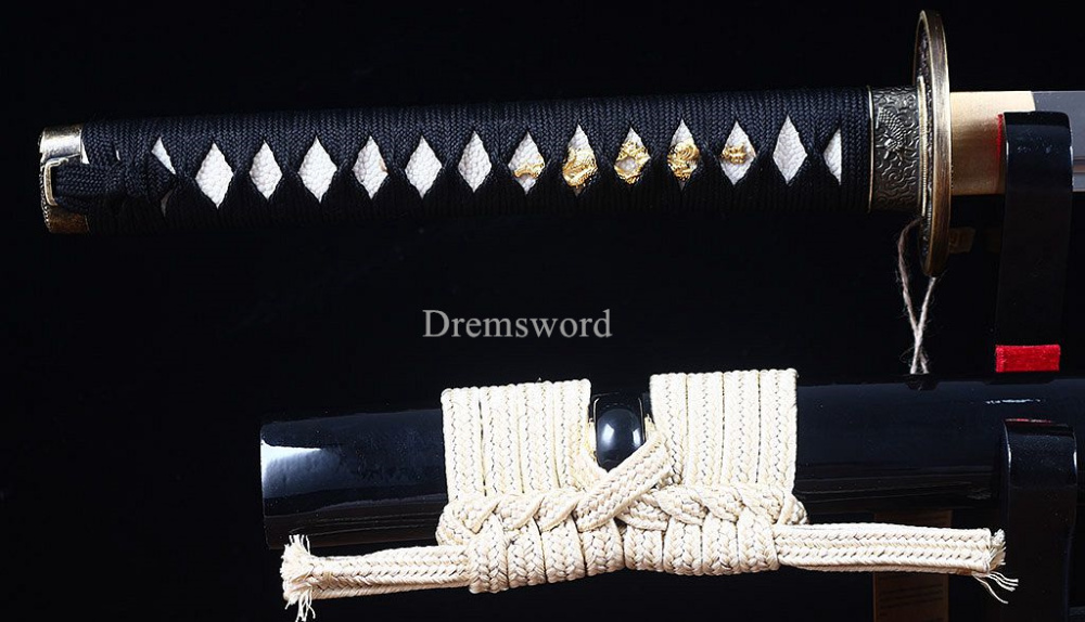 Handmade T10 Steel ClayTempered Katana Japanese Samurai Sword Sharp Battle Ready Shinogi Zukuri Full Tang  Sharp Black.