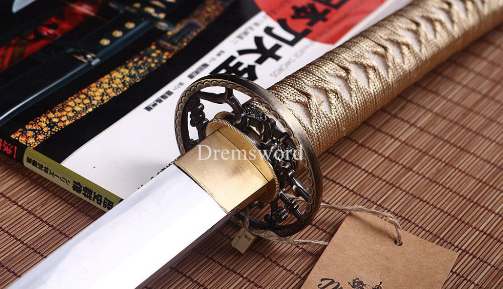 T10 Steel Clay Tempered Japanese Samurai Katana Sword Hand Polishing Sharp Blade Shinogi Zukuri Full Tang Sharp Red.