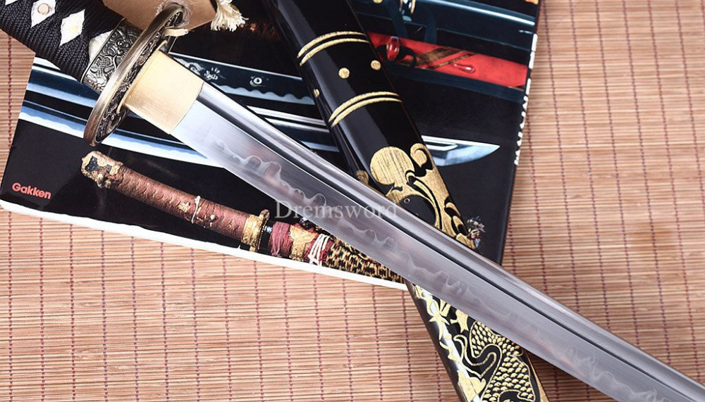 Handmade T10 Steel ClayTempered Katana Japanese Samurai Sword Sharp Battle Ready Shinogi Zukuri Full Tang  Sharp Black.