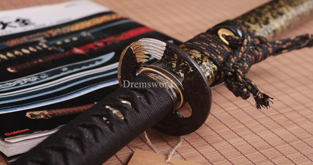 T10 Clay tempered steel Katana Japanese Blade Samurai Sword Hand Forge Full Tang Shinogi Zukuri Full Tang Black And Gold
