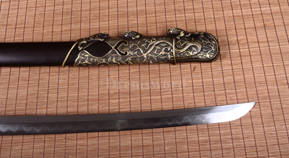 Battle Ready Abrasive Folded Steel Clay Tempered Japanese Saber Samurai Sword Shinogi-Zukuri Black