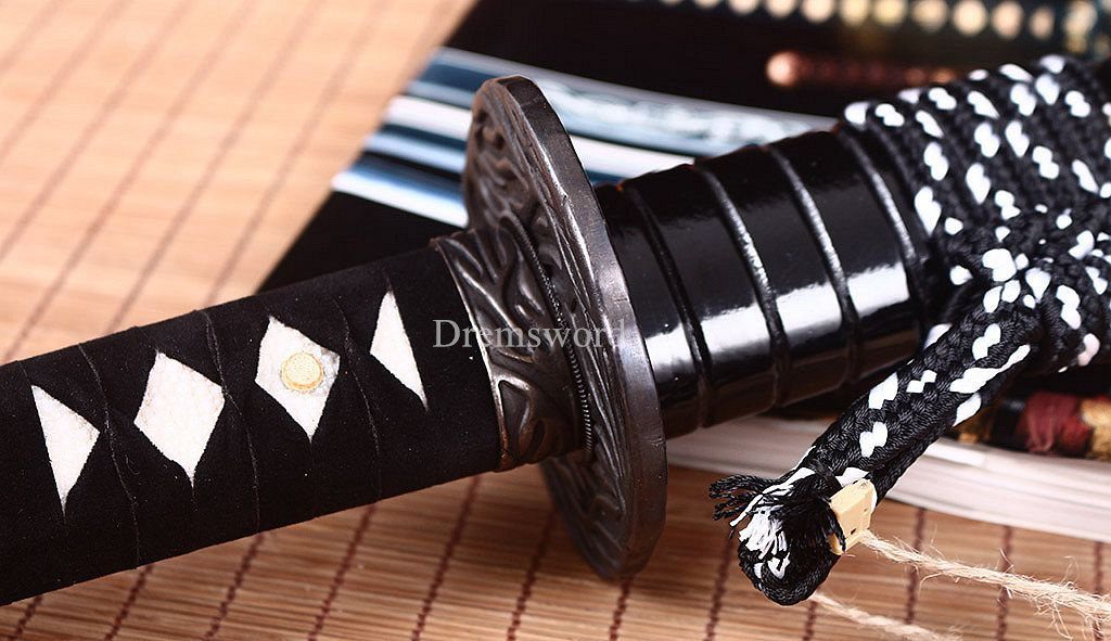 T10 Steel Clay Tempered Katana Japanese Samurai Sword Real Sharp Battle Ready Shinogi Zukuri Full Tang  Sharp Black.