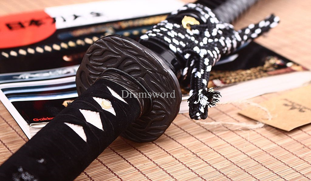 T10 Steel Clay Tempered Katana Japanese Samurai Sword Real Sharp Battle Ready Shinogi Zukuri Full Tang  Sharp Black.