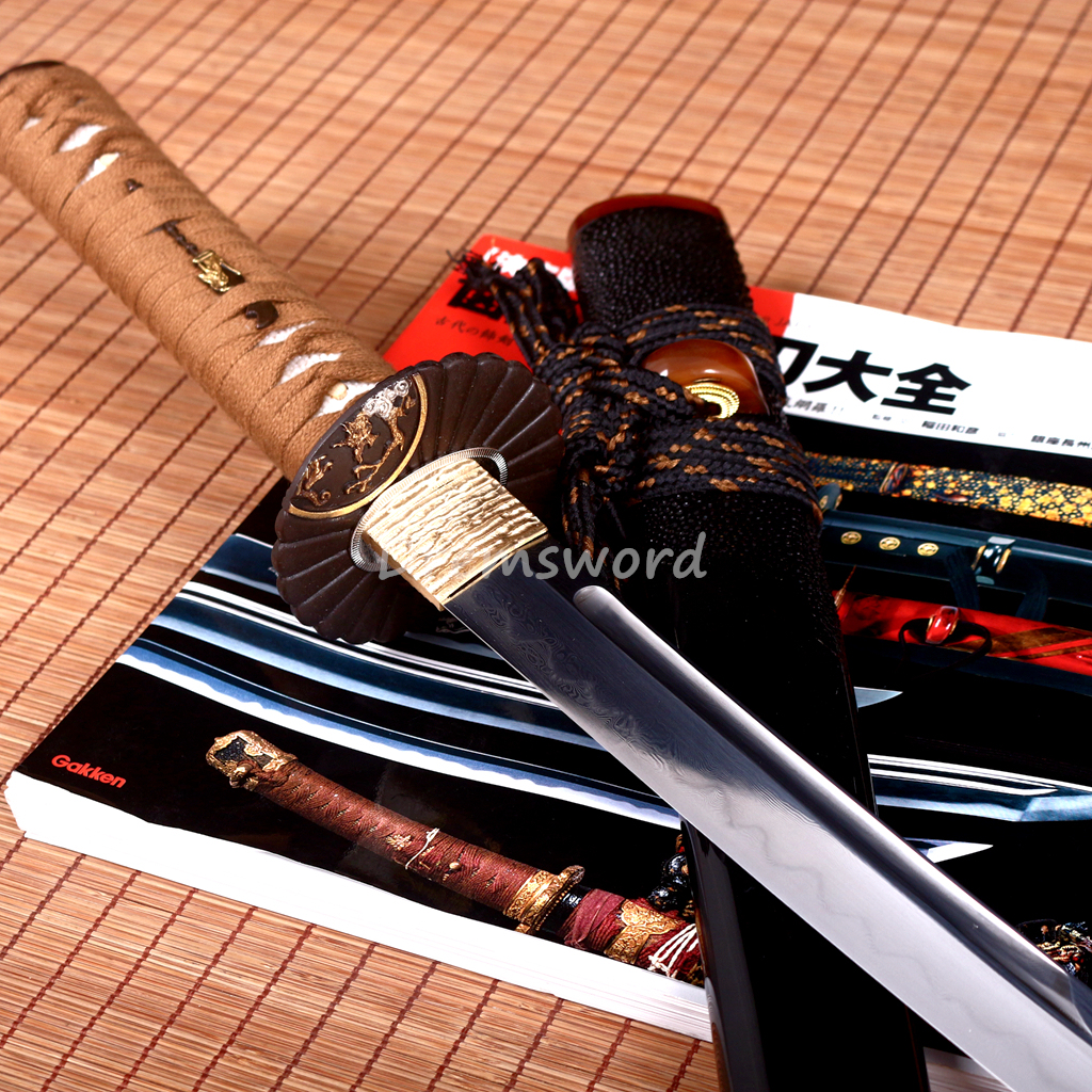 KOGARASU-MARU Folded Steel Clay Tempered Wakizashi Japanese Samurai Sword Sharp Sword Moroha Kissaki Shinogi-Zukuri Black And Orange