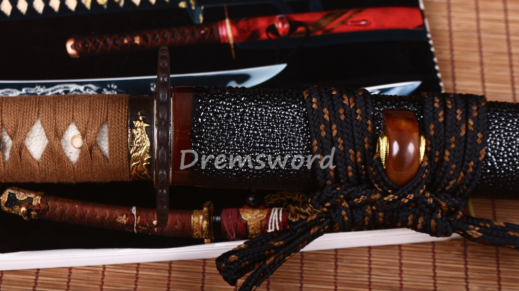 KOGARASU-MARU Folded Steel Clay Tempered Wakizashi Japanese Samurai Sword Sharp Sword Moroha Kissaki Shinogi-Zukuri Black And Orange