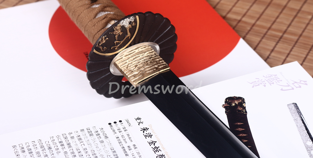 KOGARASU-MARU Folded Steel Clay Tempered Wakizashi Japanese Samurai Sword Sharp Sword Moroha Kissaki Shinogi-Zukuri Black And Orange
