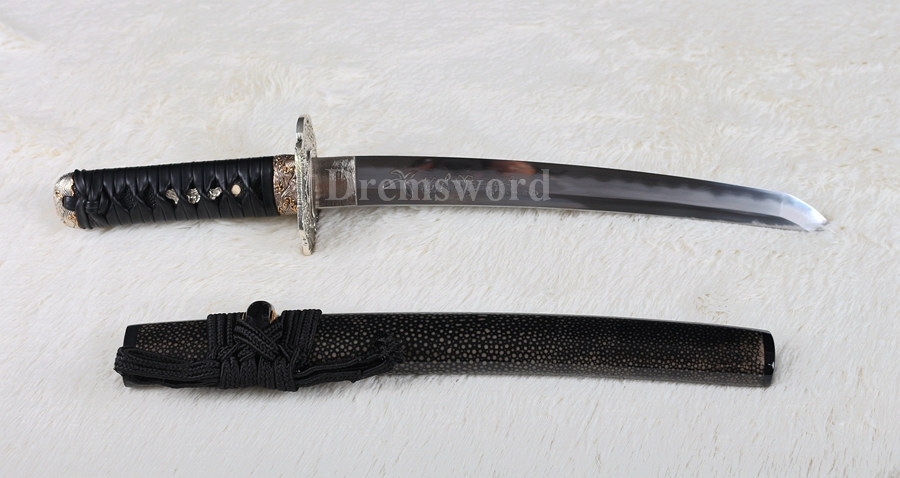 Hand forged clay tempered Folded Steel Hazuya Polish Japanese Samurai tanto Sword blossom engraved Razor Shinogi-Zukuri Black