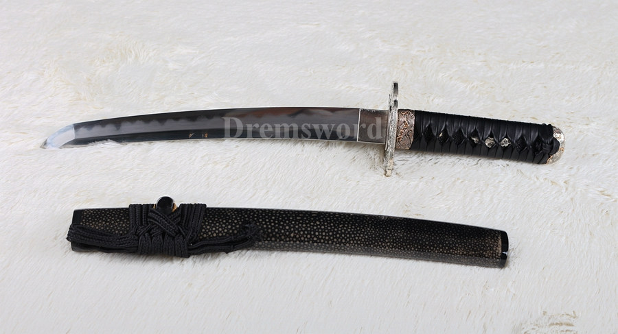Hand forged clay tempered Folded Steel Hazuya Polish Japanese Samurai tanto Sword blossom engraved Razor Shinogi-Zukuri Black