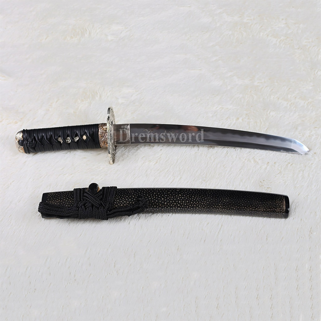 Hand forged clay tempered Folded Steel Hazuya Polish Japanese Samurai tanto Sword blossom engraved Razor Shinogi-Zukuri Black