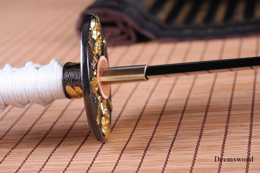 handmade Japanese wakizashi Samurai Sword Black Blade damascus Folded Steel Full Tang Sharp Shinogi-Zukuri White