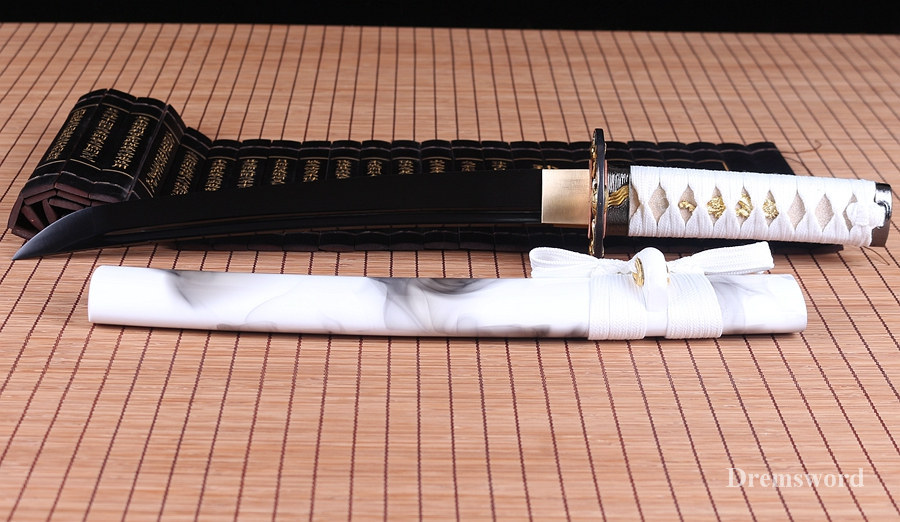 handmade Japanese tanto Samurai Sword Black Blade damascus Folded Steel Full Tang Sharp Shinogi-Zukuri White