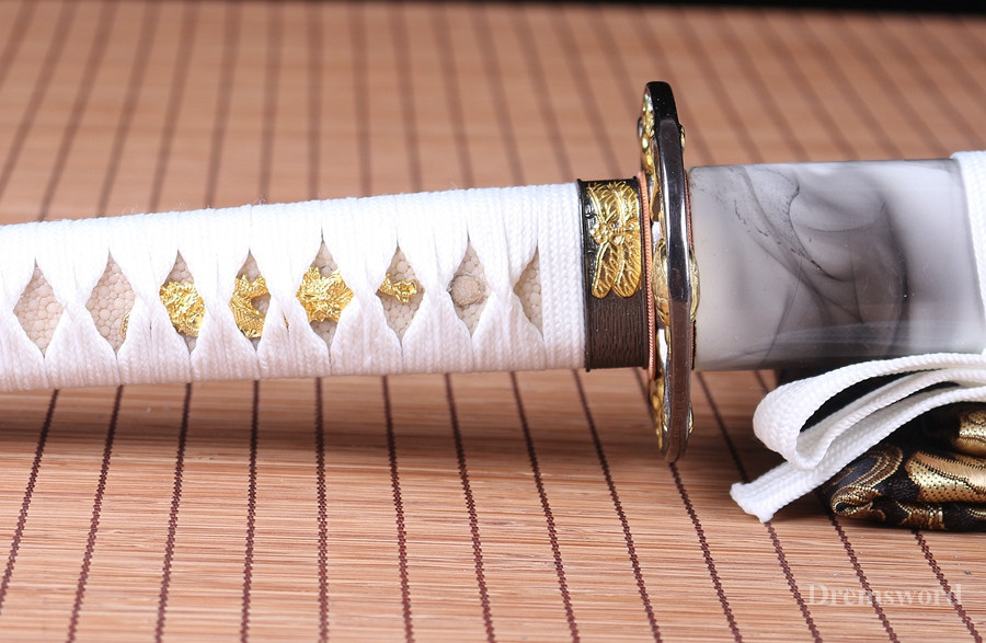 handmade Japanese wakizashi Samurai Sword Black Blade damascus Folded Steel Full Tang Sharp Shinogi-Zukuri White