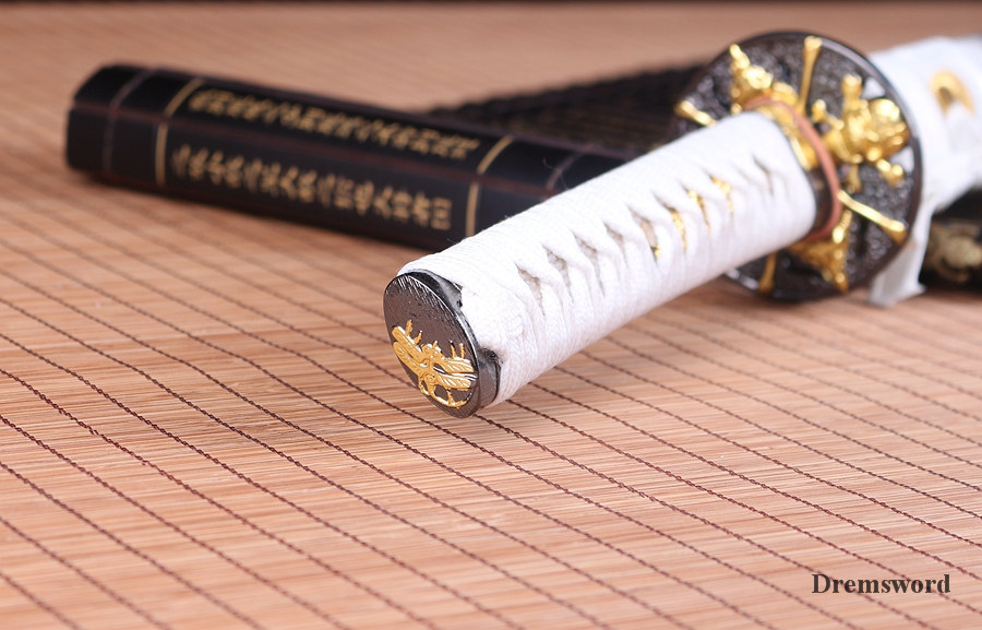 handmade Japanese wakizashi Samurai Sword Black Blade damascus Folded Steel Full Tang Sharp Shinogi-Zukuri White