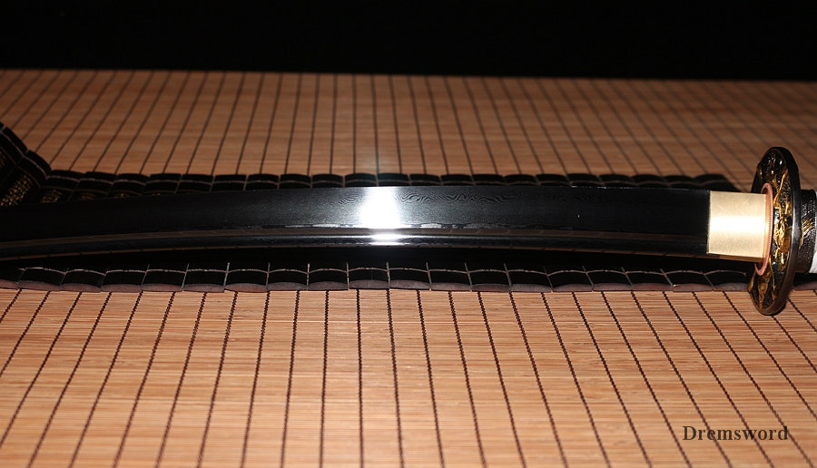 handmade Japanese wakizashi Samurai Sword Black Blade damascus Folded Steel Full Tang Sharp Shinogi-Zukuri White