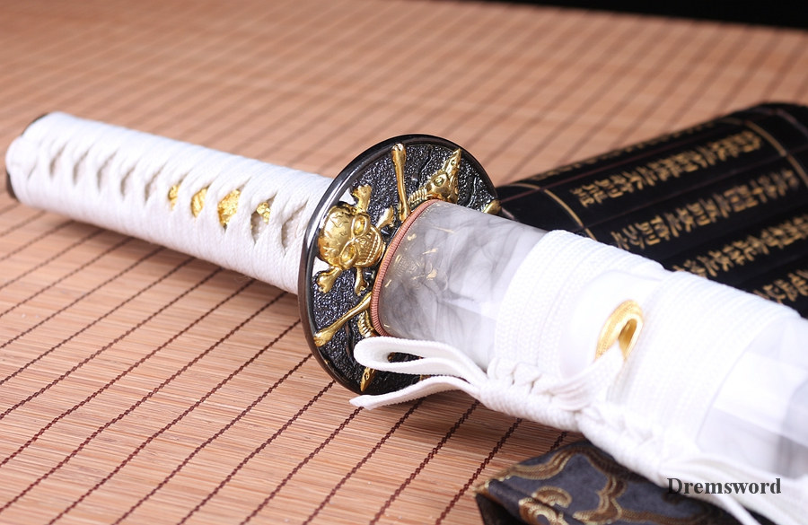 handmade Japanese wakizashi Samurai Sword Black Blade damascus Folded Steel Full Tang Sharp Shinogi-Zukuri White