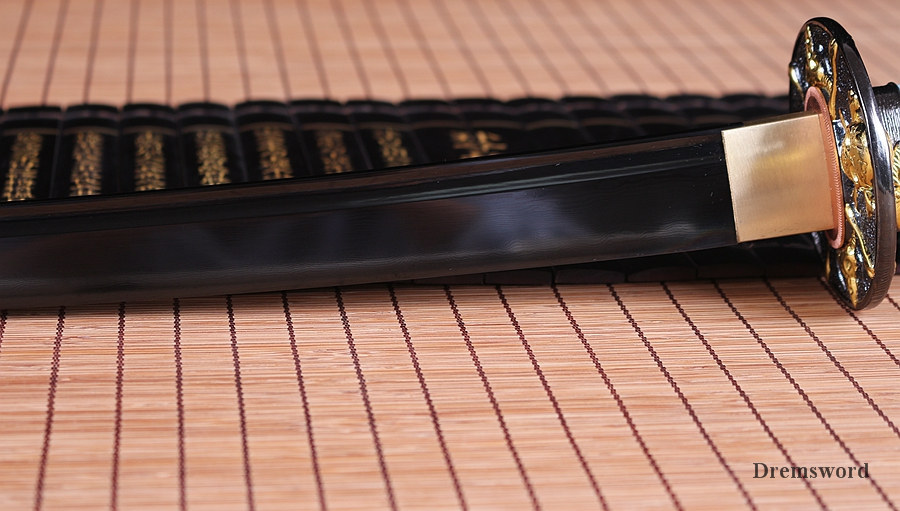 handmade Japanese wakizashi Samurai Sword Black Blade damascus Folded Steel Full Tang Sharp Shinogi-Zukuri White