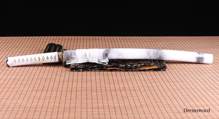 handmade Japanese wakizashi Samurai Sword Black Blade damascus Folded Steel Full Tang Sharp Shinogi-Zukuri White