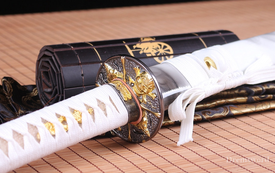 handmade Japanese wakizashi Samurai Sword Black Blade damascus Folded Steel Full Tang Sharp Shinogi-Zukuri White