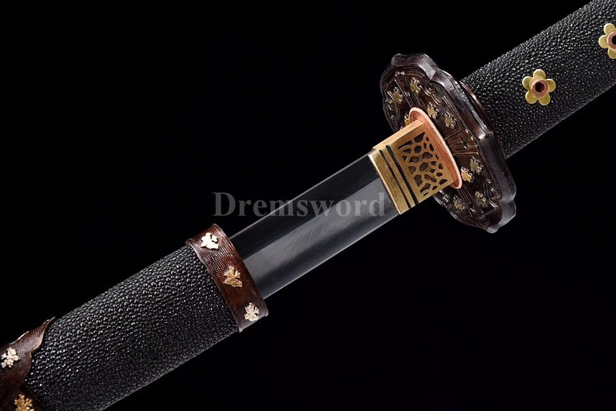 Japanese Tachi Battle Ready samurai Sword Folded Steel Clay Tempered Shinogi-Zukuri Blade Razor Sharp feather shaped texture black