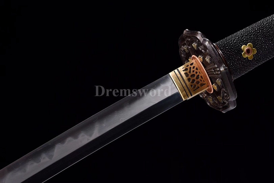 Japanese Tachi Battle Ready samurai Sword Folded Steel Clay Tempered Shinogi-Zukuri Blade Razor Sharp feather shaped texture black