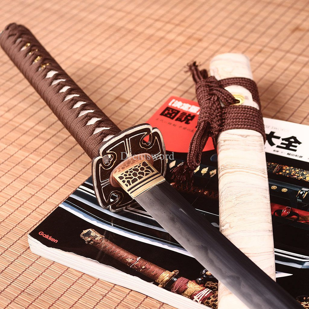 Damascus Folded Steel Clay tempered Katana Japanese Samurai Sword Full Tang New Shinogi-Zukuri White and Brown