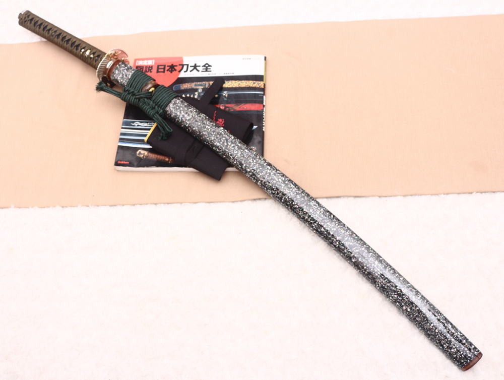 Hand Forged Tamahagane Clay Tempered Wavy Hamon Katana Japanese Samurai Sword SHINOGI-ZUKURI Full Tang Ox Horn Saya Black and Green