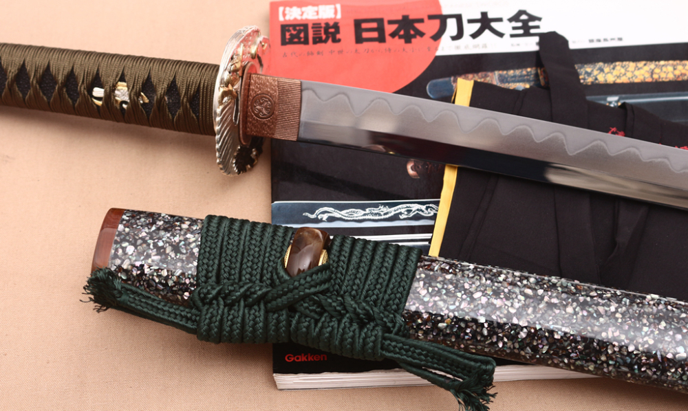 Hand Forged Tamahagane Clay Tempered Wavy Hamon Katana Japanese Samurai Sword SHINOGI-ZUKURI Full Tang Ox Horn Saya Brown