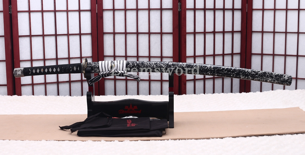 Twisted Pattern Damascus Folded Steel Katana Japanese Samurai Sword Battle Ready Shinogi Zukuri Black & White