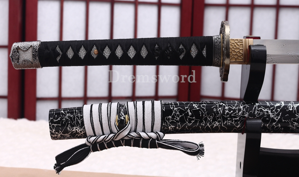 Twisted Pattern Damascus Folded Steel Katana Japanese Samurai Sword Battle Ready Shinogi Zukuri Black & White