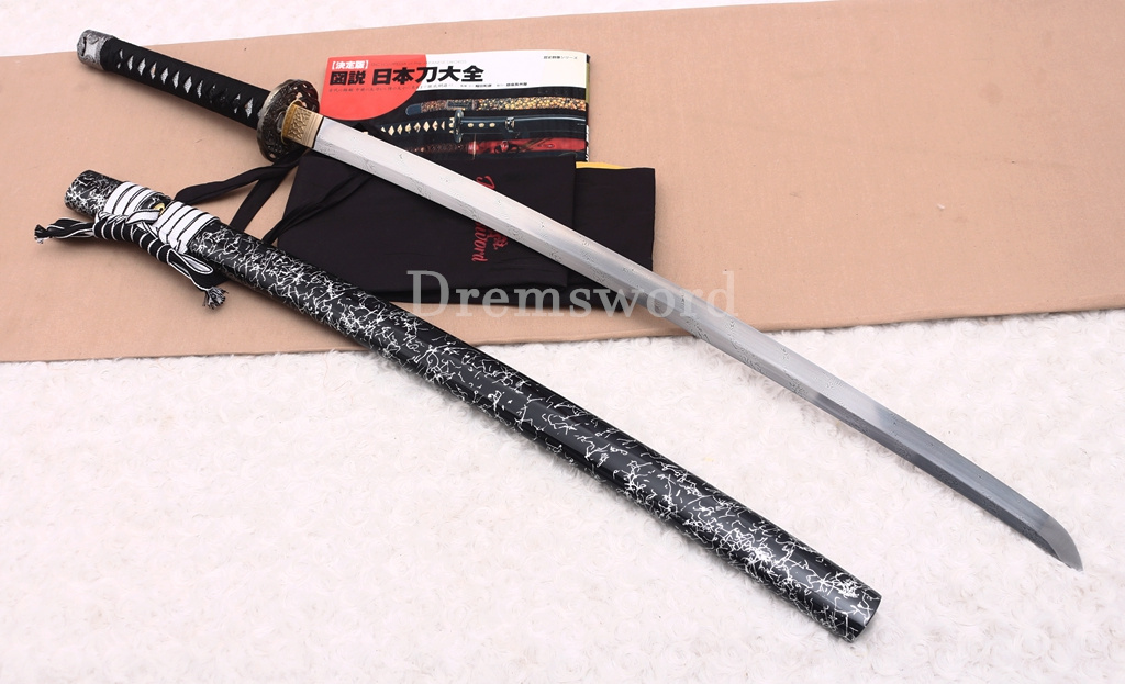 Twisted Pattern Damascus Folded Steel Katana Japanese Samurai Sword Battle Ready Shinogi Zukuri Black & White