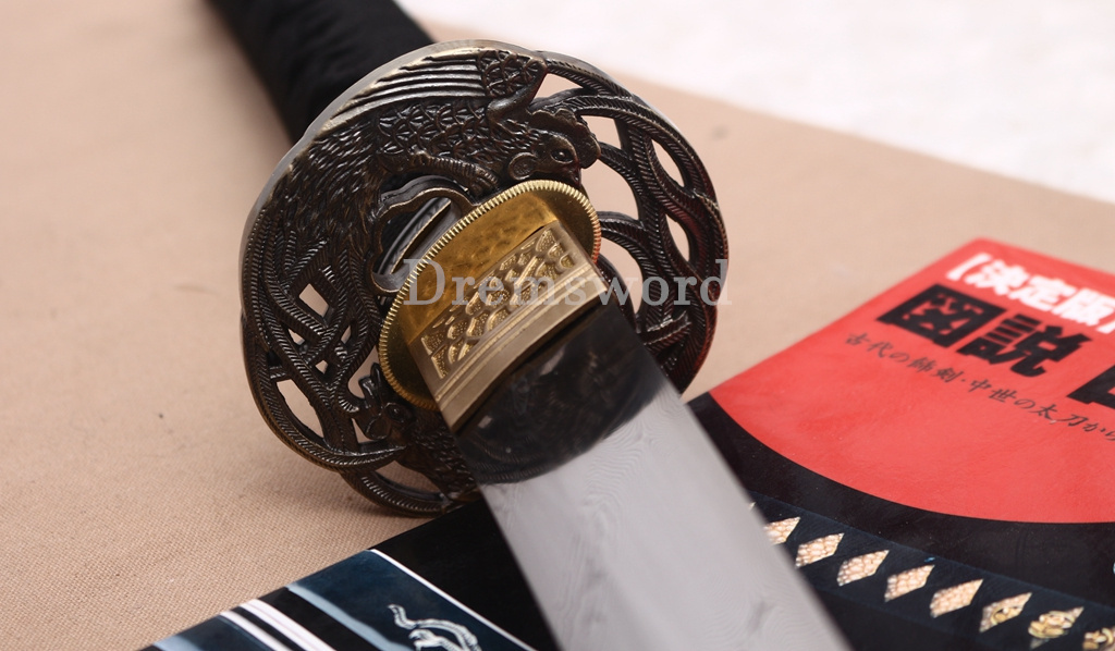 Twisted Pattern Damascus Folded Steel Katana Japanese Samurai Sword Battle Ready Shinogi Zukuri Black & White