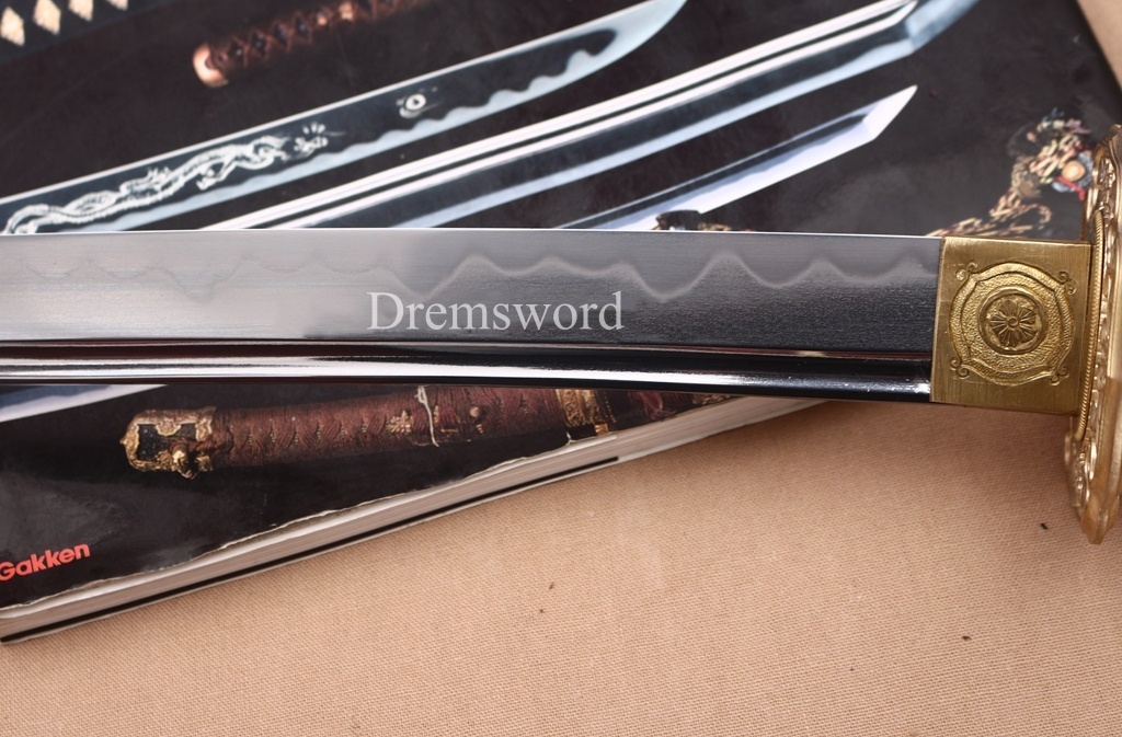 Hand Polishing Tamahagane Clay Tempered Tachi Katana Japanese Samurai Sword SHINOGI-ZUKURI Gold