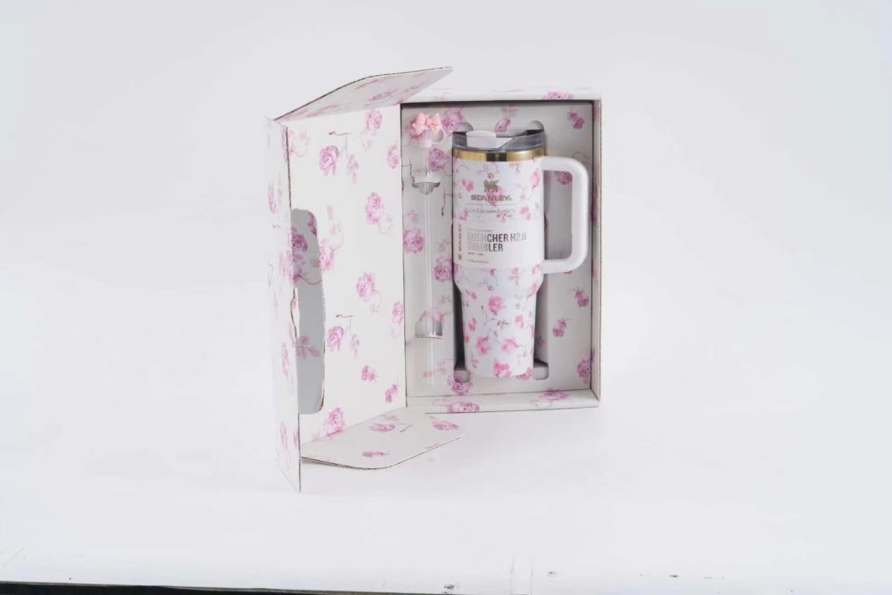 Alwin China RTS 40oz Flower Love Shack Stanley 304 stainless steel tumbler With gift box and straw topper