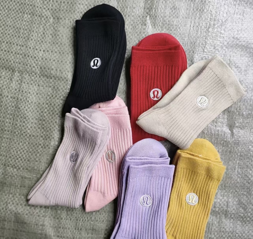 Alwin China RTS Lulu lemon Socks Winter Warm Embroidery Stockings Sport Hot Sale