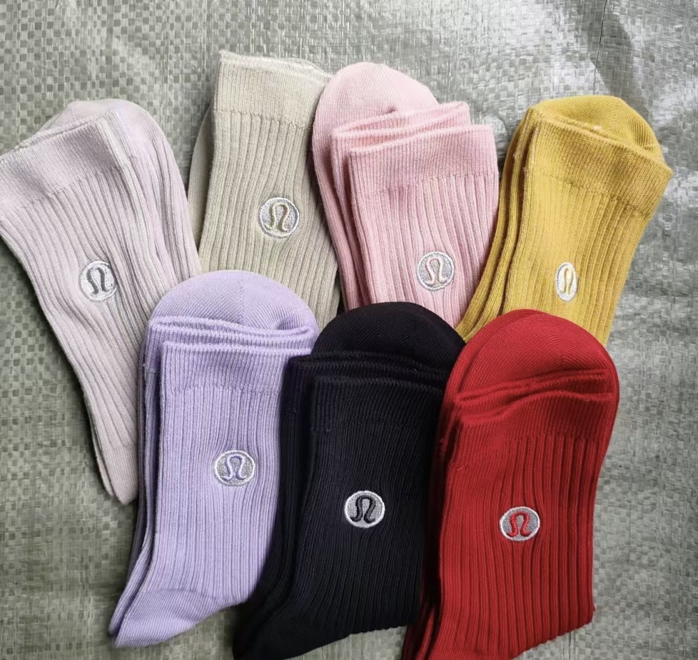 Alwin China RTS Lulu lemon Socks Winter Warm Embroidery Stockings Sport Hot Sale