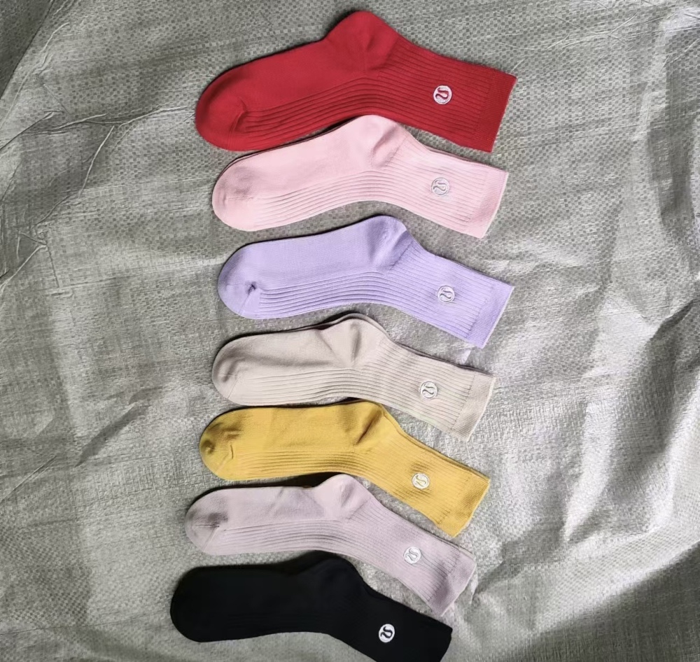 Alwin China RTS Lulu lemon Socks Winter Warm Embroidery Stockings Sport Hot Sale