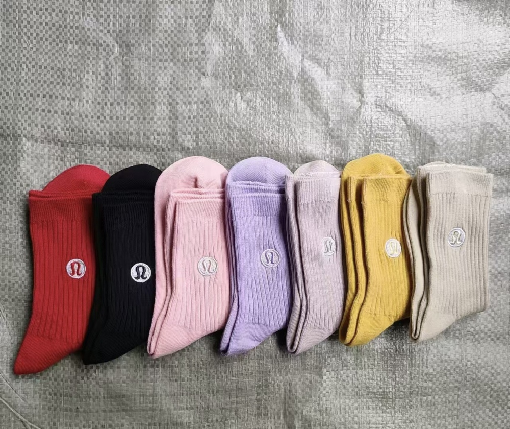 Alwin China RTS Lulu lemon Socks Winter Warm Embroidery Stockings Sport Hot Sale