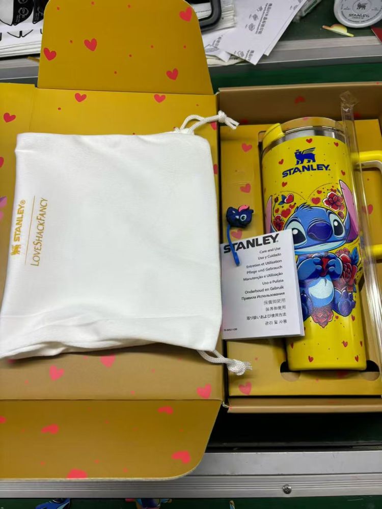 Alwin China RTS 40oz New Stanley with Gift Box Stitch Hellokitty Jennie Dragon Ball Hot Sale