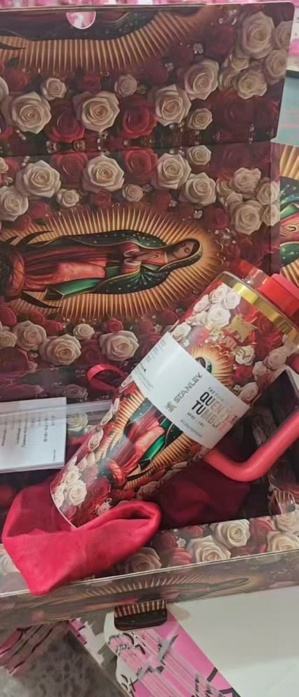 Alwin China RTS 40oz New Stanley with Gift Box Stitch Hellokitty Jennie Dragon Ball Hot Sale