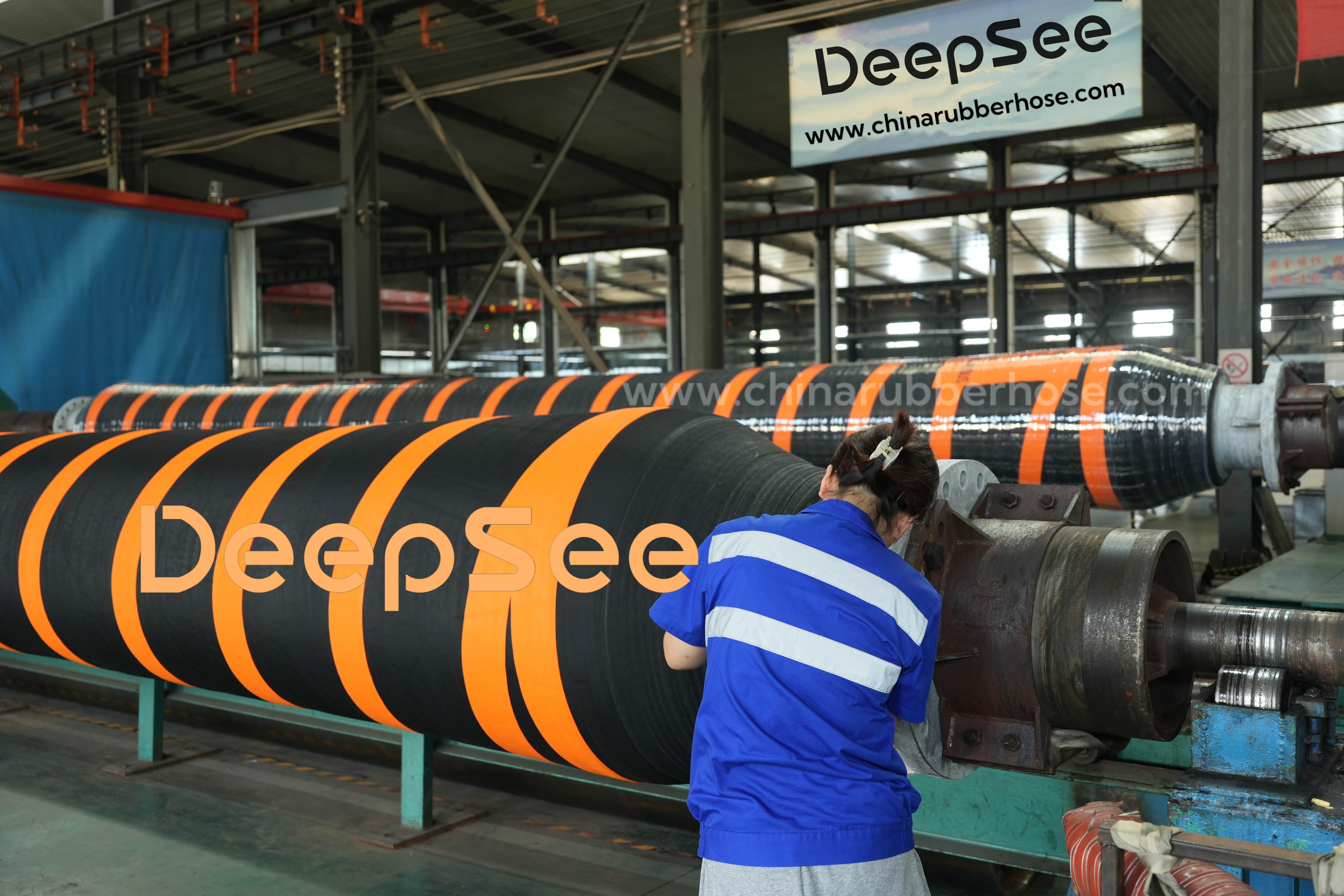 Double carcass floating hose 2 - DeepSee marine hose
