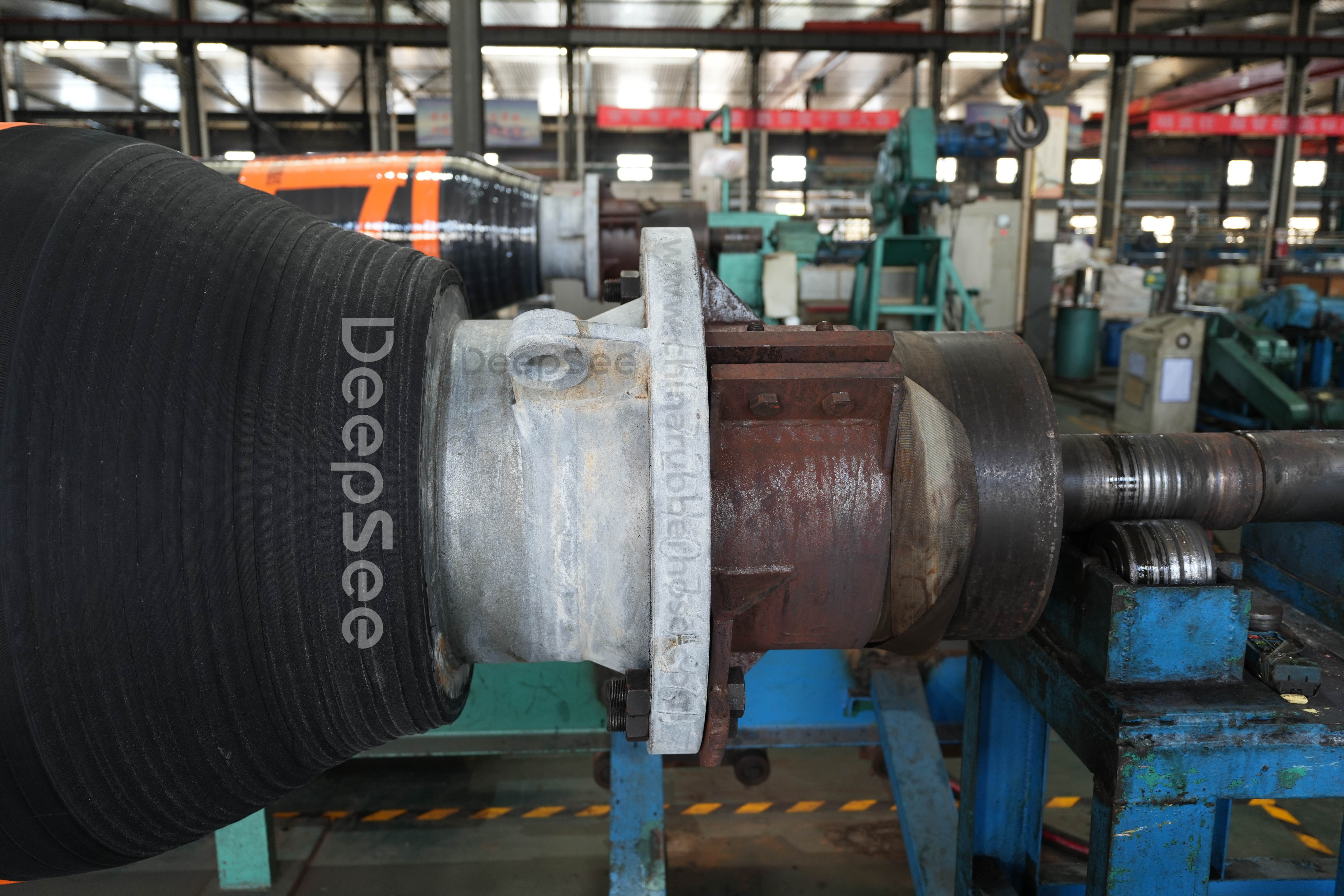 Double carcass tail floating hose - DeepSee marine hose