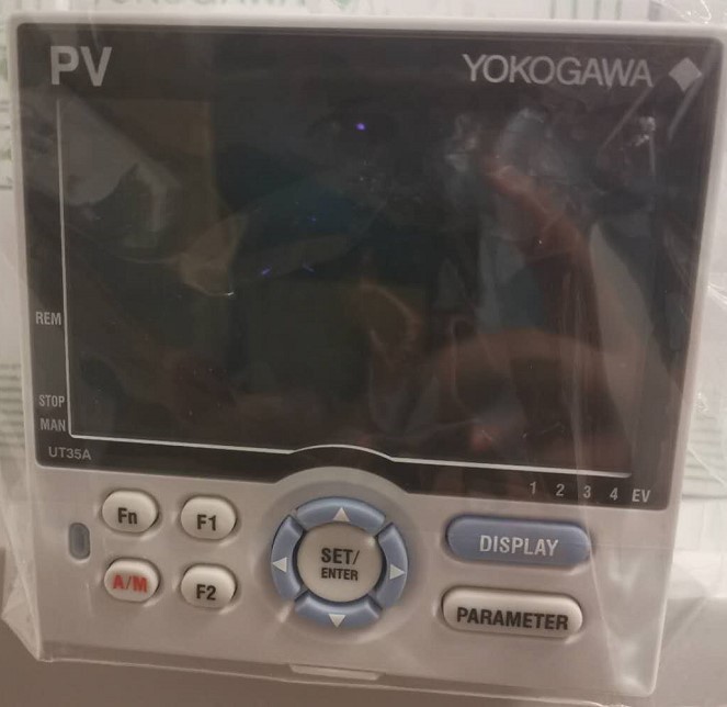 Temperature Controllers UT35A-NNN-11-AN
