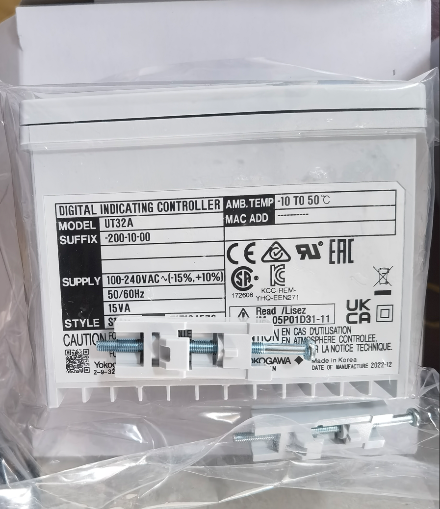 Temperature Controllers UT32A-010-11-00