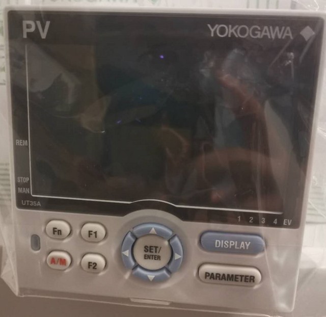 Temperature Controllers UT35A-201-11-00