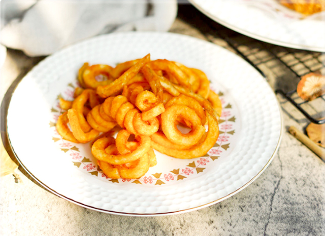 Lace Doily Paper for Elegant Food Packaging- OEM Food Packaging Manufacturer