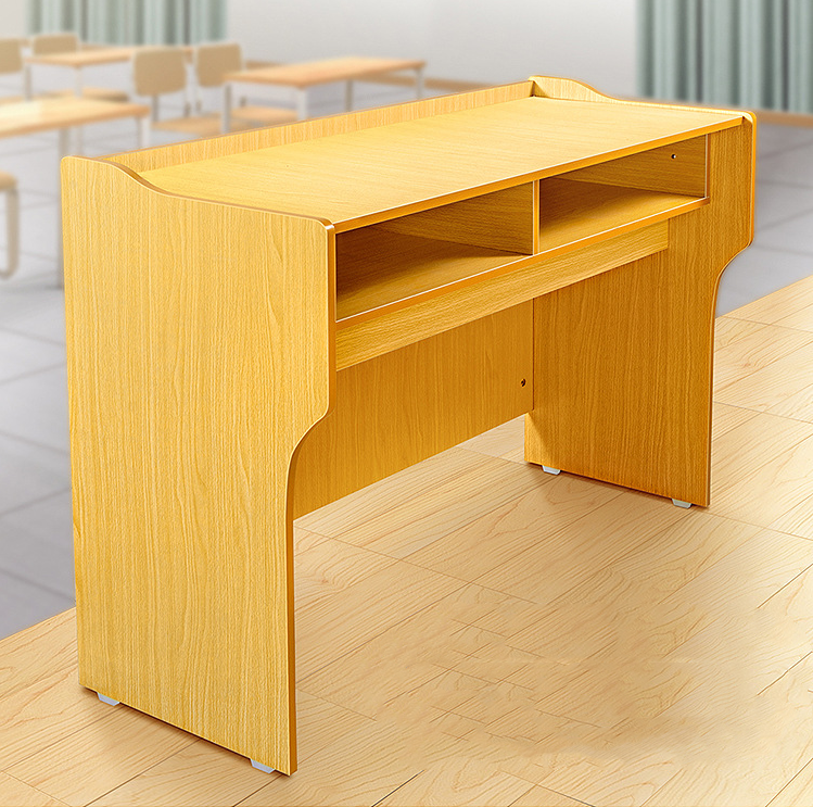 primary school classroom teacher table